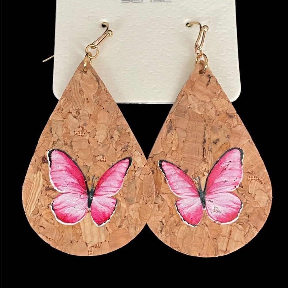 ‎PINK BUTTERFLY EARRINGS ON WOOD